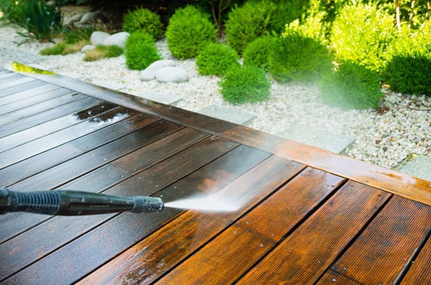 Timber deck high pressure water cleaning in Perth